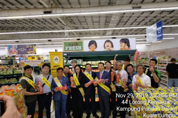 Tesco Ampang Korea Persimmon Exporter Visit 20191129 (4)